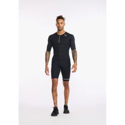T-Shirts & Tops < 2XU Aero Tri Top Dame - zwart/wit