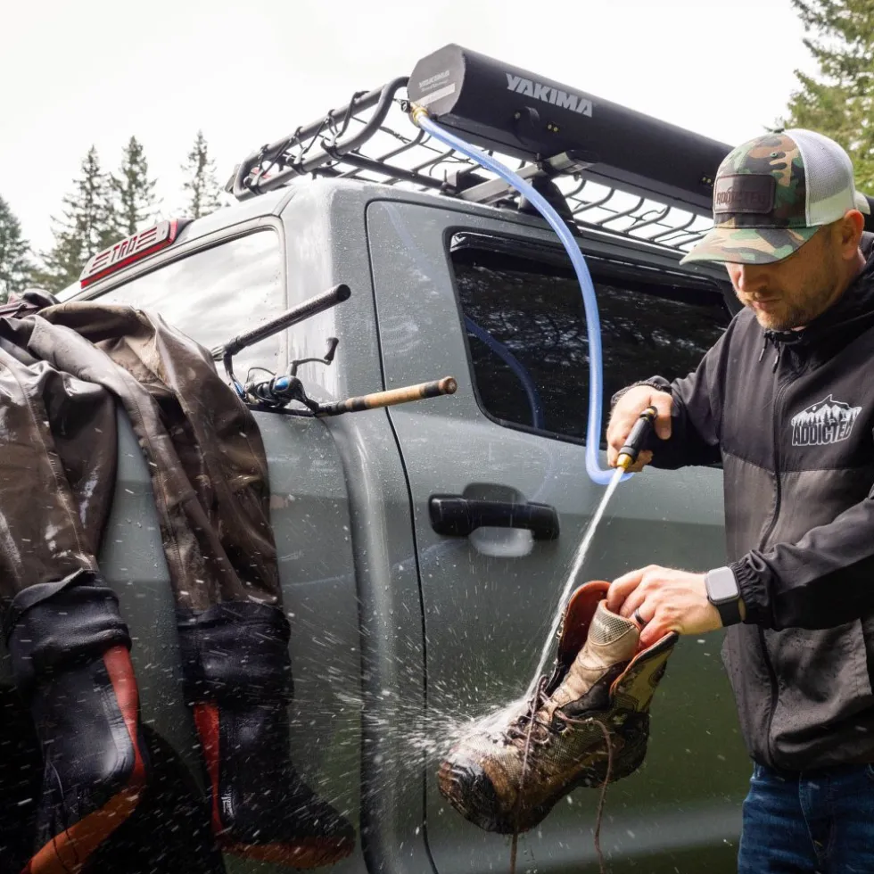 Yakima RoadShower - Portable Pressurised Water Storage - Large 38 L