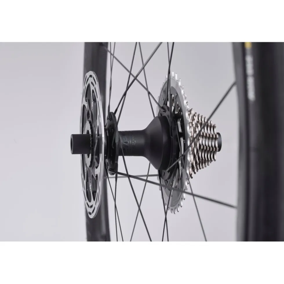 ZIPP 858 NSW Achterwiel (ZR1 SL) - 28" | Carbon | Hookless | Centerlock - 12x142mm - HG
