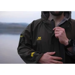 Accessoires|Zwemhulpmiddelen < Zone3 Oversize Heat-Tech Badjas - khaki