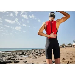 Wedstrijd Zwemkleding < Zone3 treaine Zwepak zonder ouwen Heren - zwart/rood